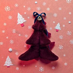 Μπορντό Υφασμάτινο Δεντράκι με Charm 2026